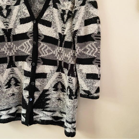 J. Jill • Aztec Tribal Texture Heavy Knit Button Up Black and White Cardigan - Picture 10 of 12